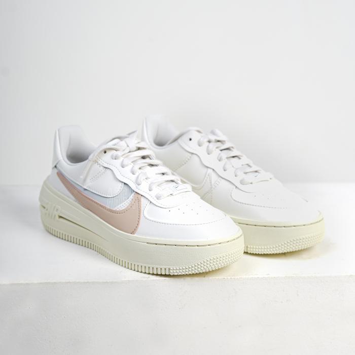 NIKE AIR FORECE 1 PLT.AF.ORM LIGHT SAIL WHITE /ARTIC ORANGE DJ9946_104