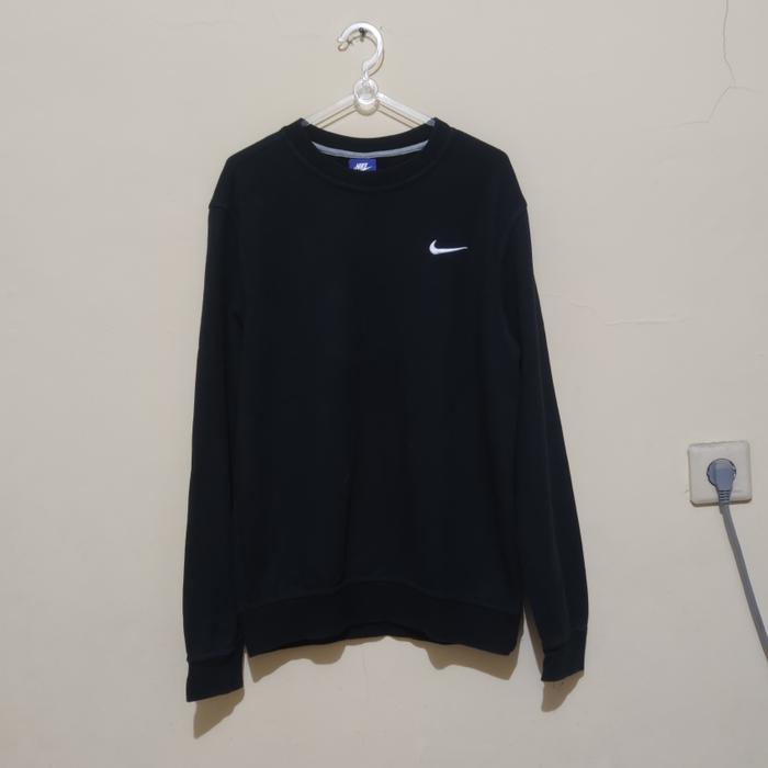 crewneck nike small swoosh
