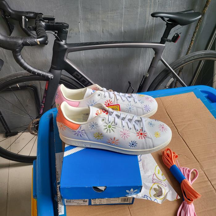 adidas original Stan Smith leather Pride bnib resmi