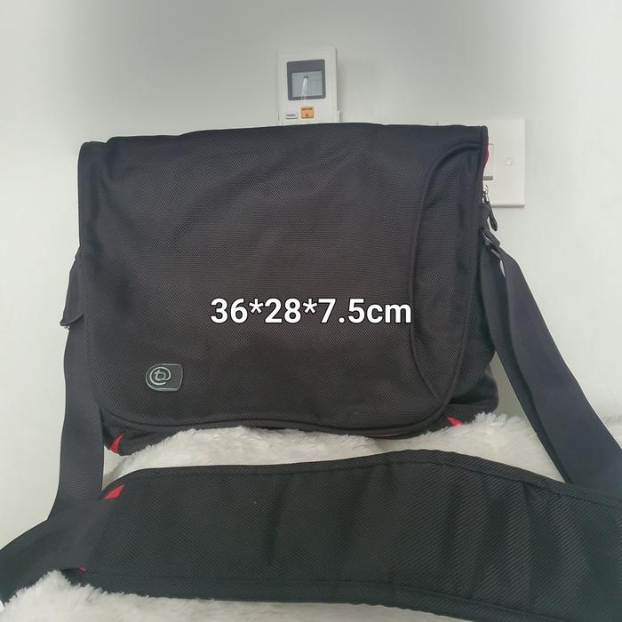 Tas kerja Tas kuliah Tas laptop branded Booq black