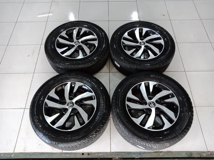 Velg Mobil Bekas Ring 16 STD RUSH R16X6,5Lubang 5 ET50 BAN 235 60 R16