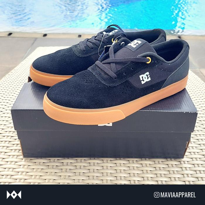 DC Switch Black Gum Shoes - Sepatu 100% Original