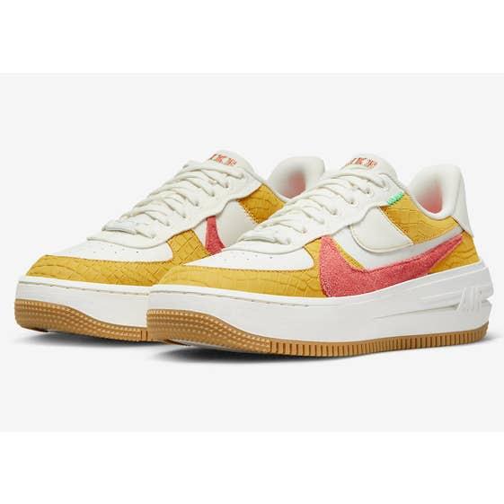 NIKE W AF1 PLT.AF.ORM LV8 - SAIL/MAGIC EMBER-YELLOW OCHRE