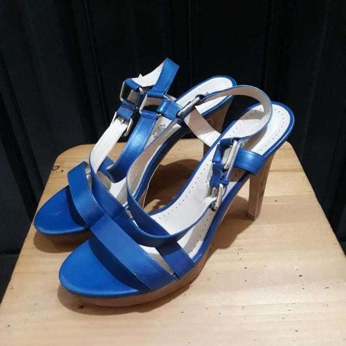 sepatu heels rotelli biru