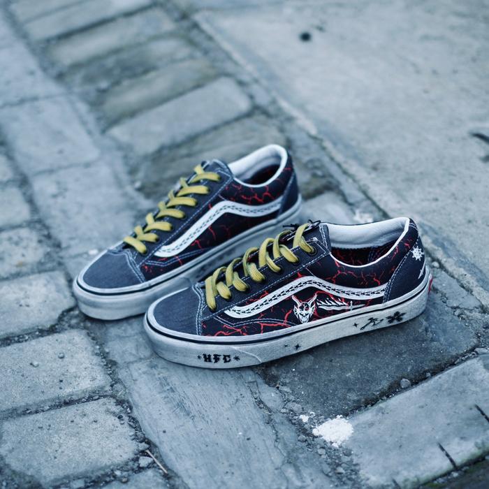 VANS STYLE 36 X NETFLIX STRANGER THINGS BLACK RED ORIGINAL RESMI