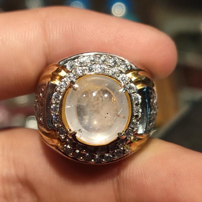white sapphire Ceylon