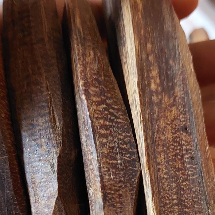 Chip / Stik Serat Emas Gaharu Buaya Kalimantan