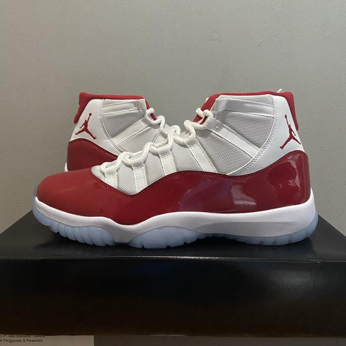 Air Jordan 11 Cherry