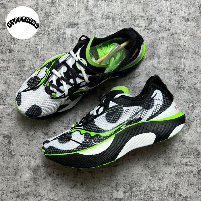 SEPATU RUNNING SAUCONY ENDORPHIN PRO 3 PANDA S20755-200