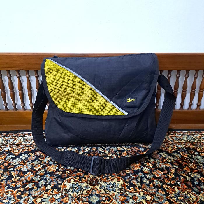 tas selempang mizuno hitam kuning