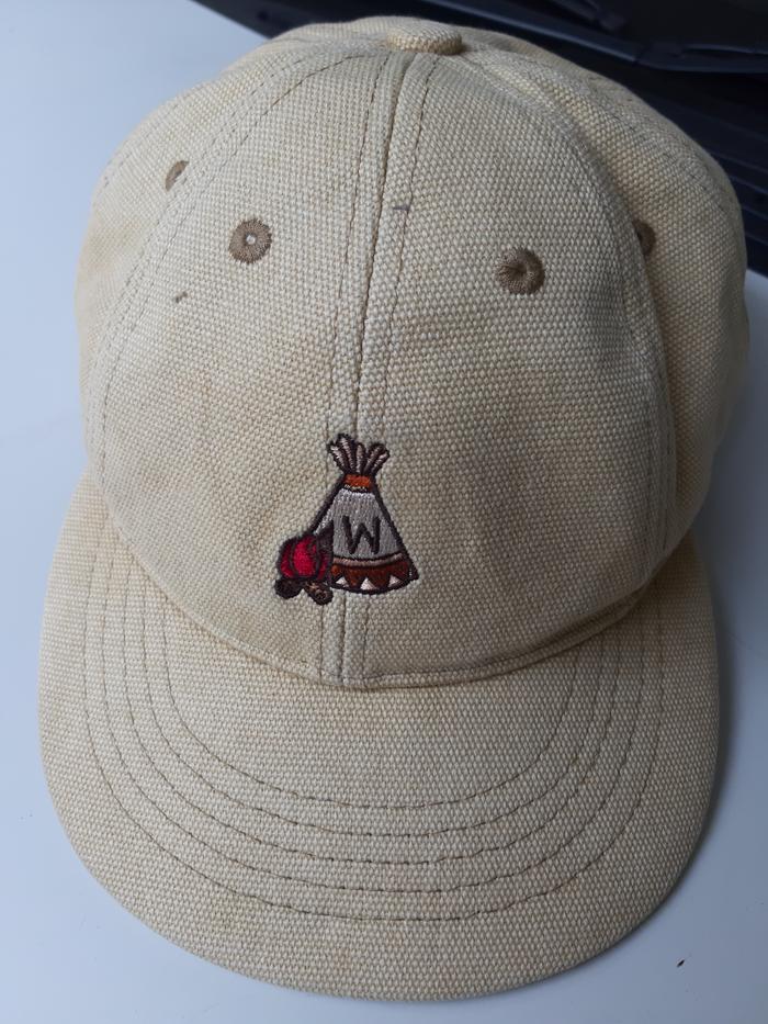 Topi WHO.A.U warna Coklat Muda