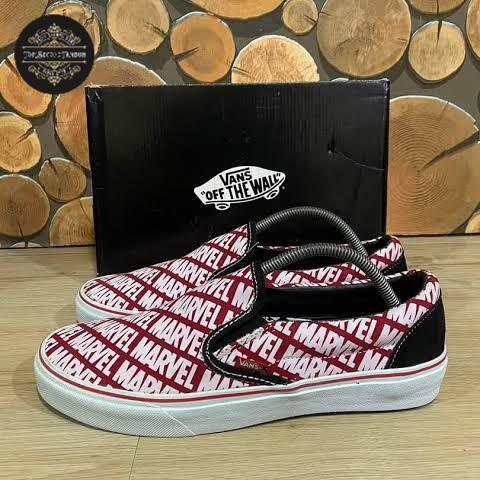 Sepatu Vans Slip On X Marvel Logo
