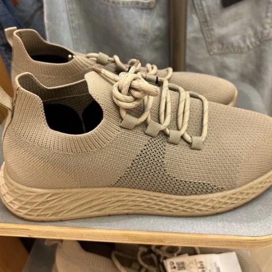 sepatu pull&bear pria