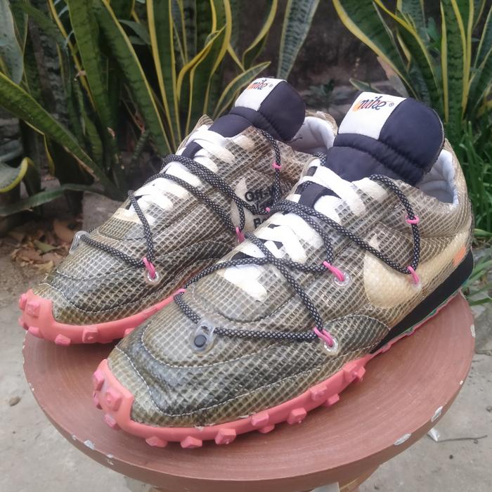 Sepatu Second cewek Nike - Off White Wafle Racer Size 40 / 25,5 cm