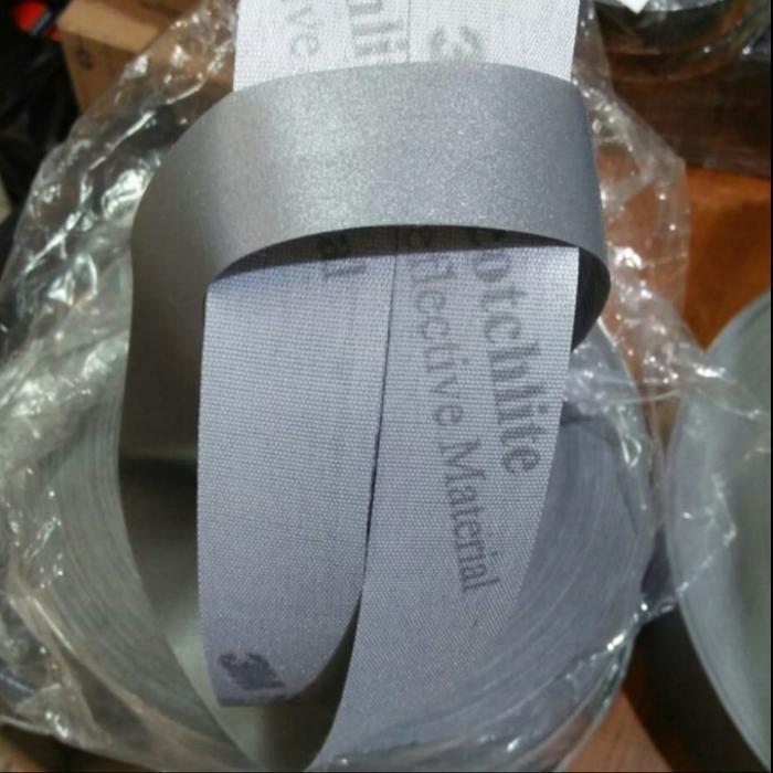 scotlite reflective tape 8912 kain 3m 8912- ukuran 2 inc/5 cm