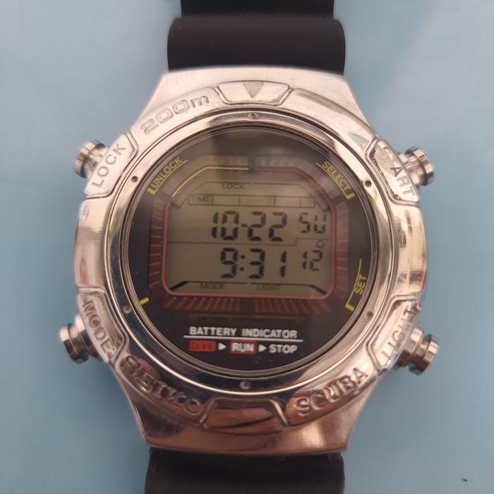 Seiko Scuba Air Diver's 200M Digital Watch S800-0020 th1990