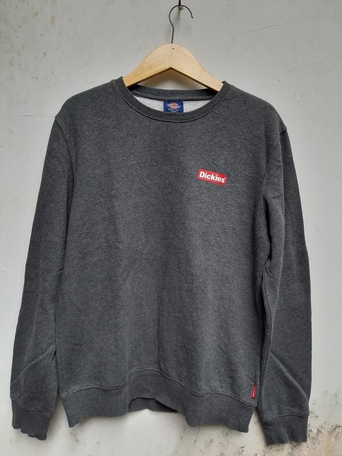 Crewneck Dickies warna Abu-abu Logo Kecil Karet