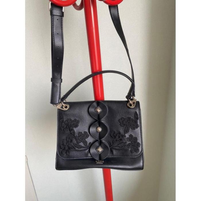TAS GUESS PRELOVED ORIGINAL COUNTER