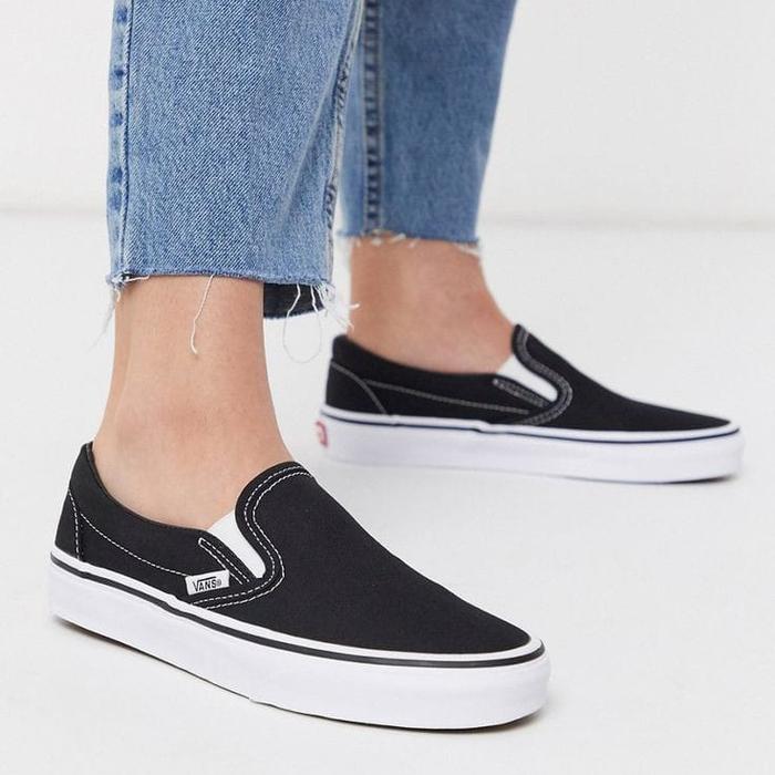 Vins Sepatu Slip On Cewek dan Cowok Snaekers Premium Original Quality Hitam Kombinasi Putih Bahan Su