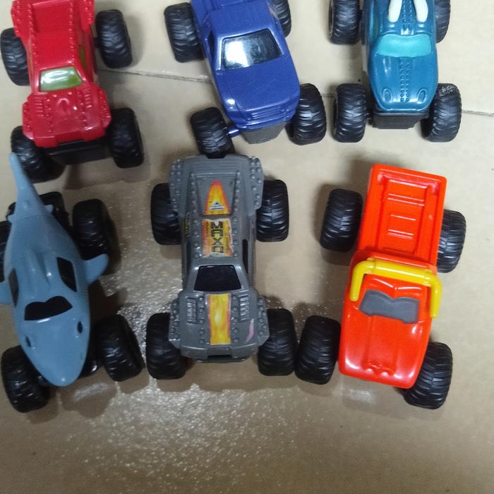monster jam mcd mainan