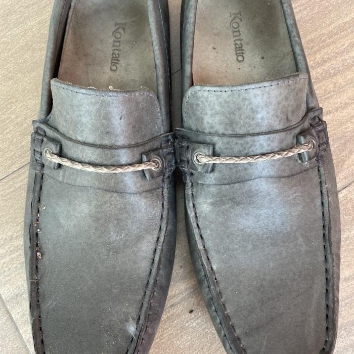 Sepatu pria kontatto linea