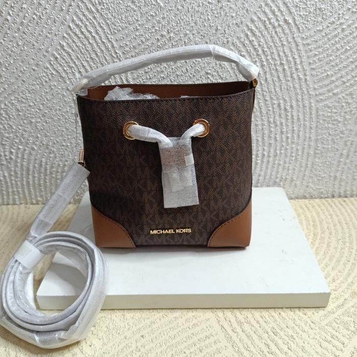 TAS WANITA MK MERCER SMALL BUCKET MESSENGER BROWN