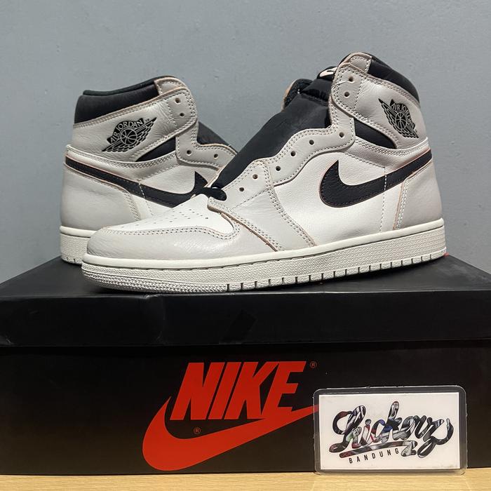 Nike SB x Air Jordan 1 High Retro OG Defiant Light Bone NYC to Paris