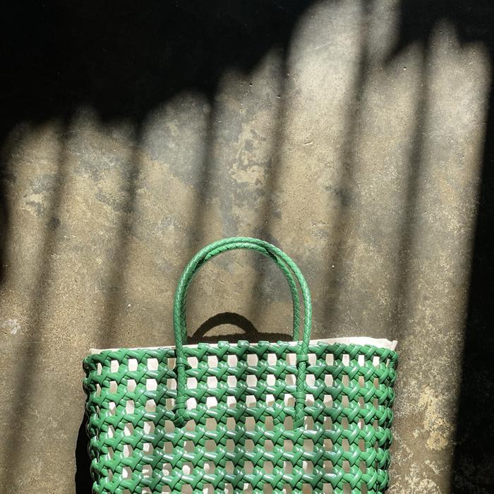 Tas anyaman plastik dengan inner fabric - agacia green forest