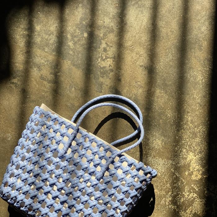 Tas anyaman plastik dengan inner fabric - agacia lilac