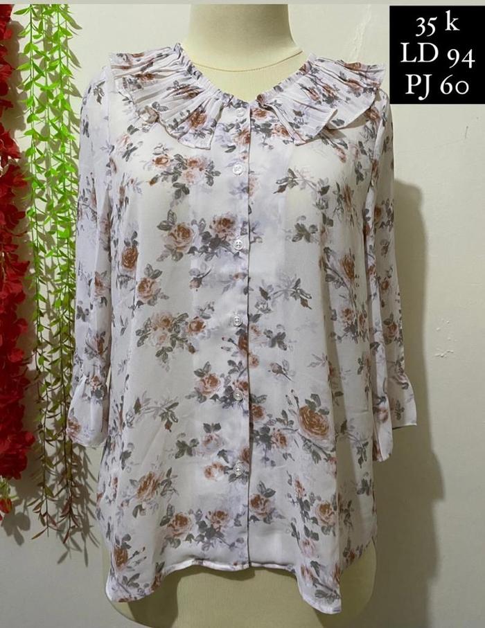 PRELOVED BLOUSE RAJUT BUNGA BUNGA
