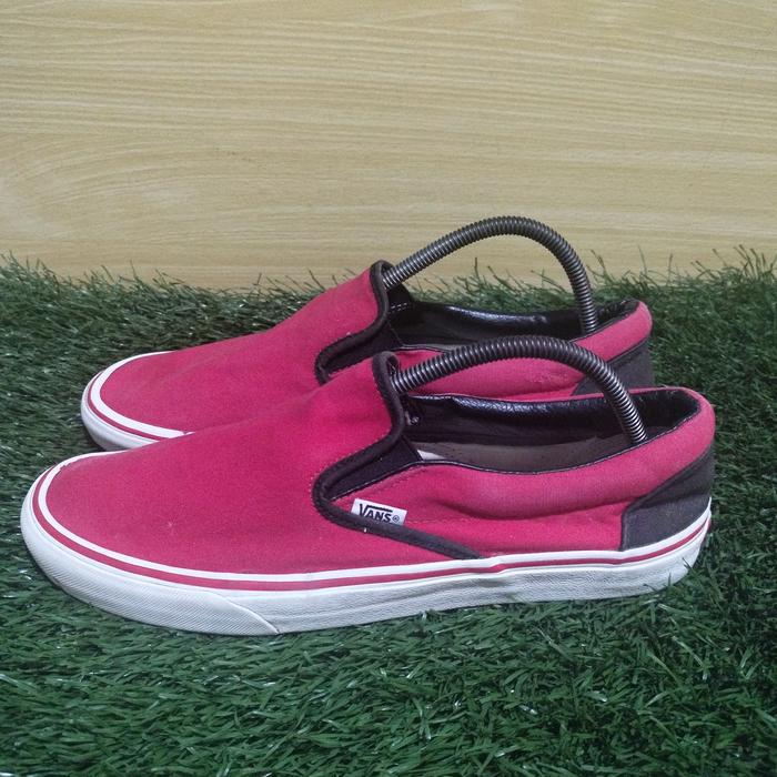 Sepatu Vans Slip on pria merah Size 45