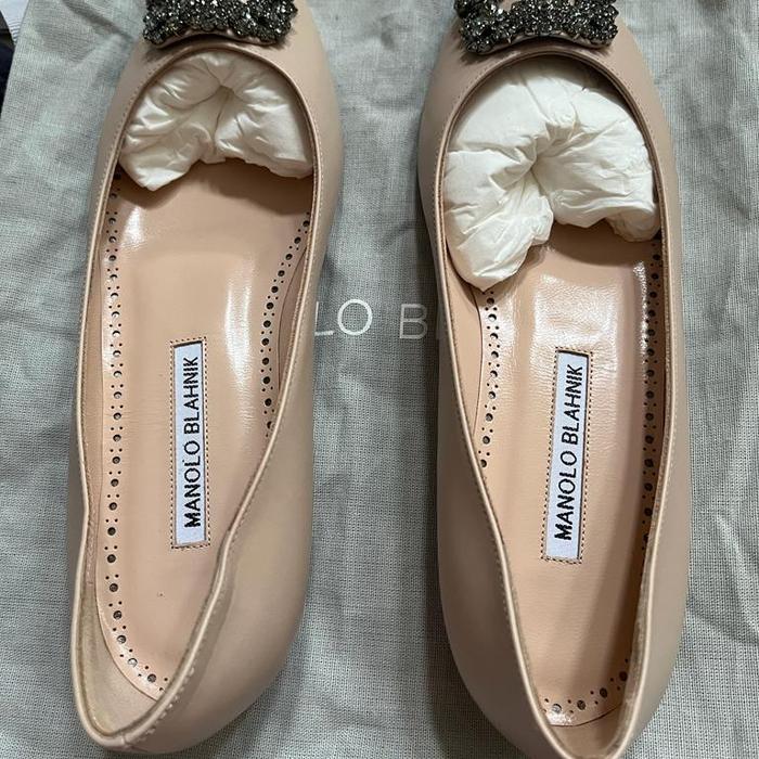 manolo blahnik hangisi leather flat