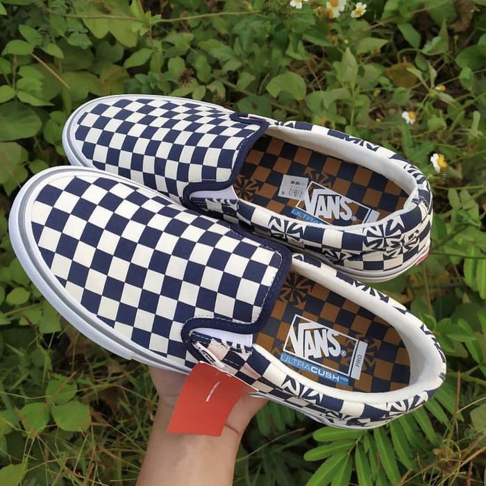 VANS SLIP ON PRO x INDEPENDENT MARSHMALLOW CHECKERBOARD