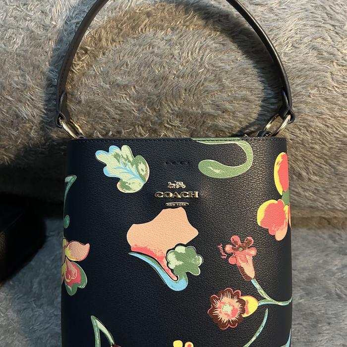 Coach Small Town Bucket Bag with Dreamy Land Floral print Authentic