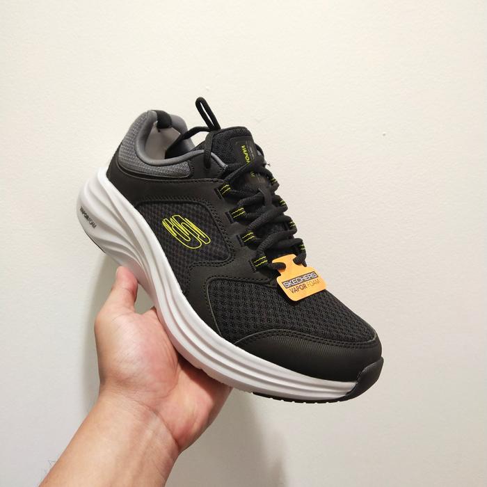 SEPATU PRIA TERBARU SKECHERS ORIGINAL SNEAKERS VAPOR LITE HITAM-ABU