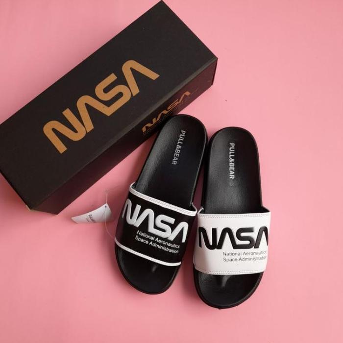 Sandal NASA x PULL & BEAR Hitam Putih UNISEX