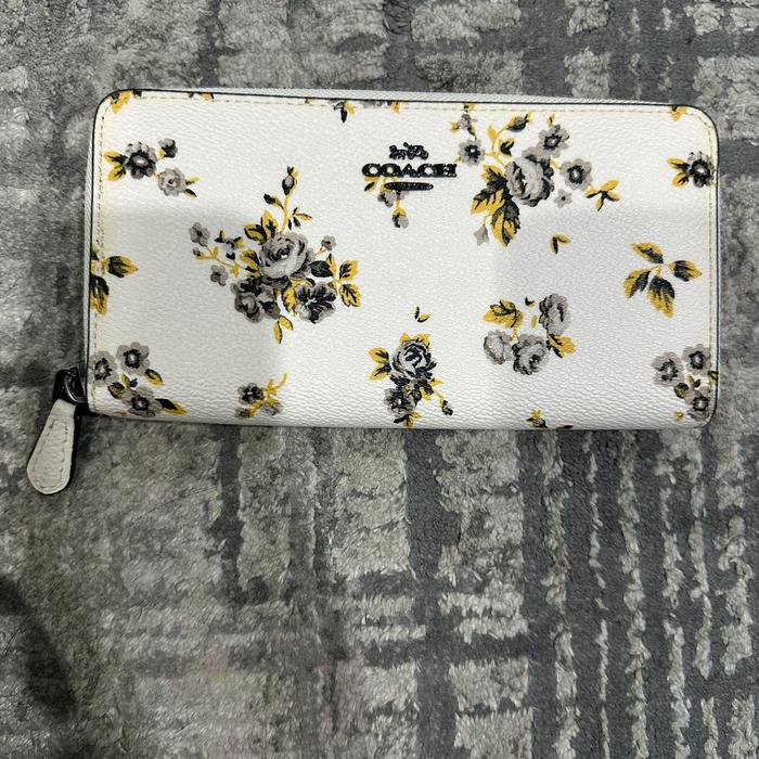 Coach Zipper Wallet