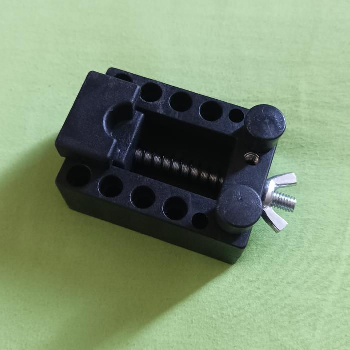 Alat penjepit catok jam tangan / Alat servis jam tangan