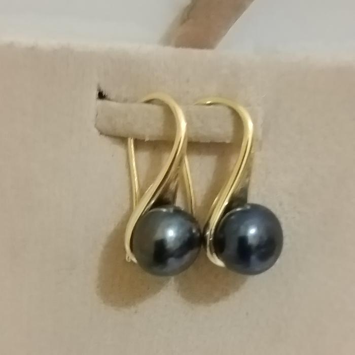 Anting tusuk mutiara air tawat hitam
