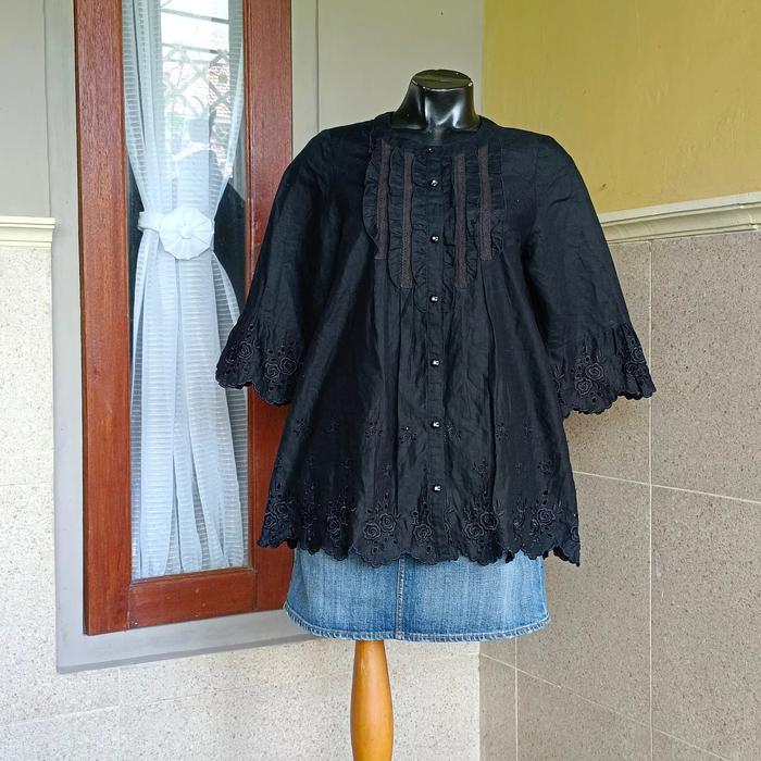 LAKE ALSTER EMBROIDERY LINEN BLOUSE