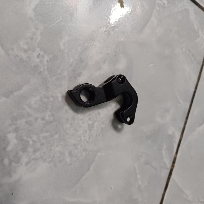 Rd hanger / anting rd wdnsdy