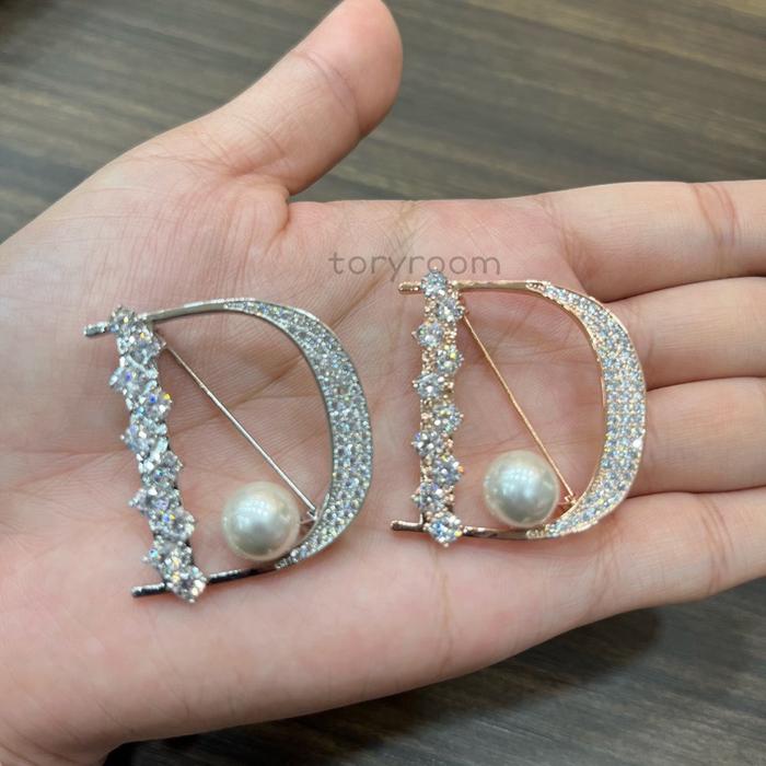 Bros zircon diamond kombinasi abjad huruf D mutiara