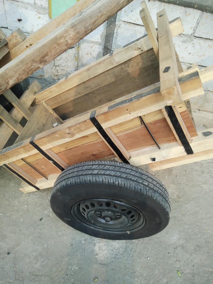 Gerobak angkutsemen ban Mobil,body kayu,kuat pasir,tanah,proyek,pasar