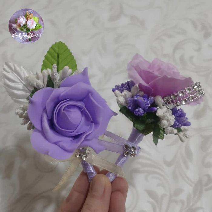 corsage bunga jas wedding pria ungu purple keluarga panitia