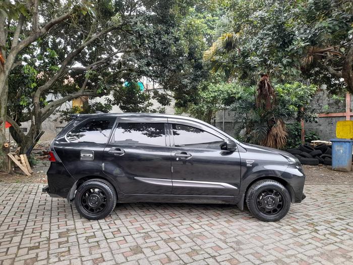 Velg mobil avanza klg r16