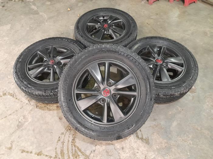 Velg-Pelek Bekas Pakai Toyota Avanza Veloz Ring 15 4x114,3 Plus Ban