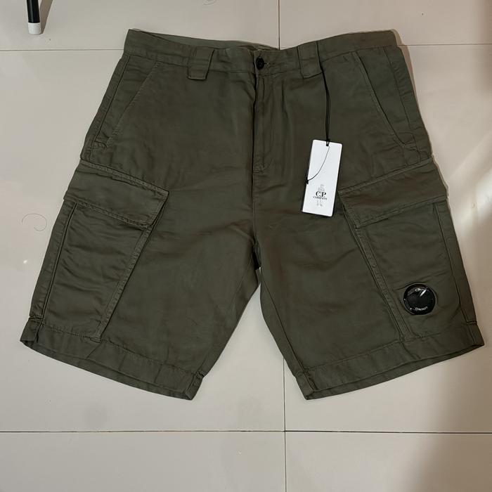 CP Company Bermuda Cargo with Lens in Millitary Green