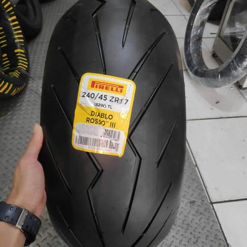 PIRELLI DIABLO ROSSO III, 240/45-17