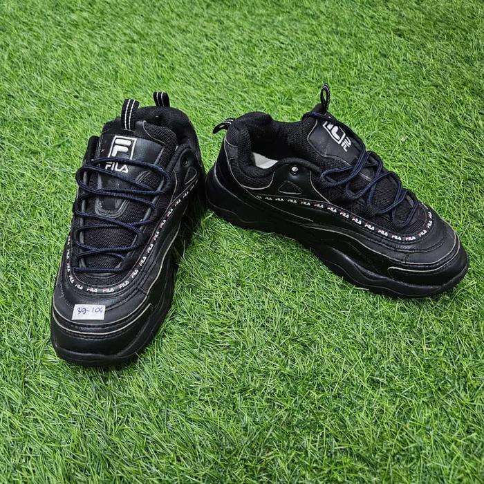 39-104 Fila Black Shoes