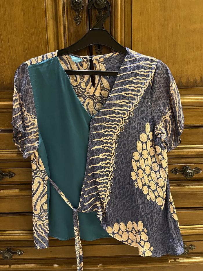 Rinjanie Avon Batik Blouse Woman